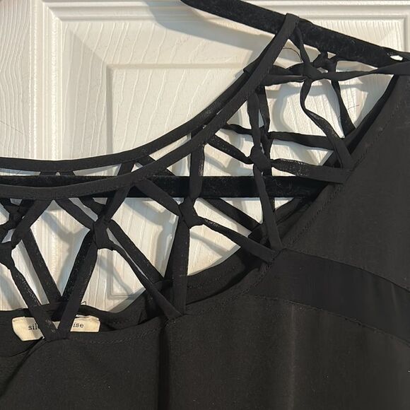 SILENCE & NOISE Urban Outfitters Size X-Small Black Strappy Mini Dress Pull On - Picture 2 of 7